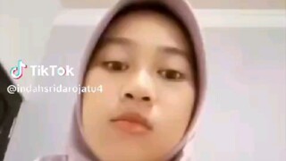 cewek cantik kentut