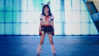 Bạn gái mặc đồ cosplay nhảy siêu hay