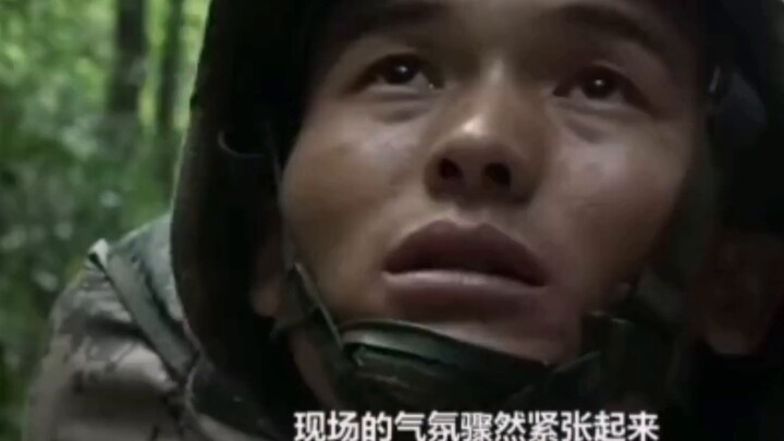 The storyline of this free solo climbing in the rain is almost identical to that of the Peak Explosi