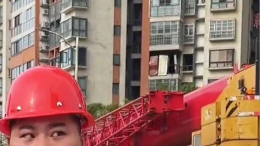 การคำนึงถึงสถานะการสวมหมวกสีแดงในสถานที่ก่อสร้างเป็นเรื่องใหญ่และความปลอดภัยเป็นสิ่งที่ดีที่สุด