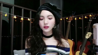 Seorang gadis yang menyanyikan 4 lagu terbaik IU