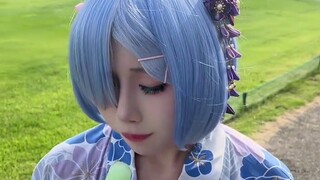 Di musim panas, saya bepergian ke separuh kota untuk mencoba es loli rasa melon ini (eksklusif denga