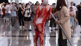 Coquettish giants appear at Chongqing Comic Con