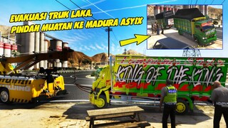 EVAKUASI TRUK TABRAKAN, OPER MUATAN KE MADURA ASYIX