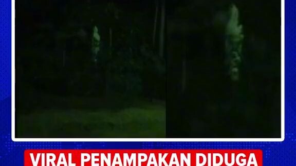 penampakan terjelas,(pocong) di hutan