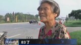 83岁老太被抢，劫匪死也想不到栽在她手上，网友高呼姜还是老的辣