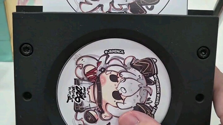 赞妮吧唧。Zani badge.