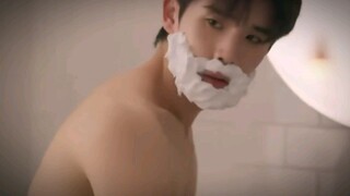 Iya iyaaa,, puen udah tua, kayak santa 🤣