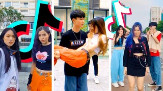 Nhất Bà Vê Luôn, Toàn Được Bạn Bè Bảo Vệ | Lyn Lyn & Vê Vê | Linh Vy Channel #285