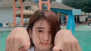 berenang dulu disini panas