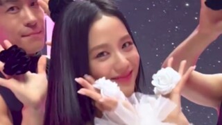 Video vũ đạo bài hát solo đầu tay "Fflower" của JISOO Kim Ji Soo đã được phát hành!