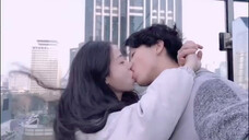 This kiss is so touching.