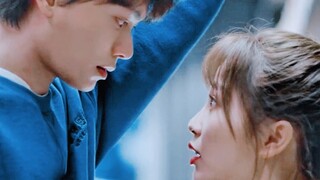 โอ้ อิ๊บจี ทุกคน โปรดยืนขึ้น! แสงจันทร์แห่งโชคชะตาของเรามาถึงแล้วในที่สุด! คำพูดนับพันคำนั้นเพียงพอท