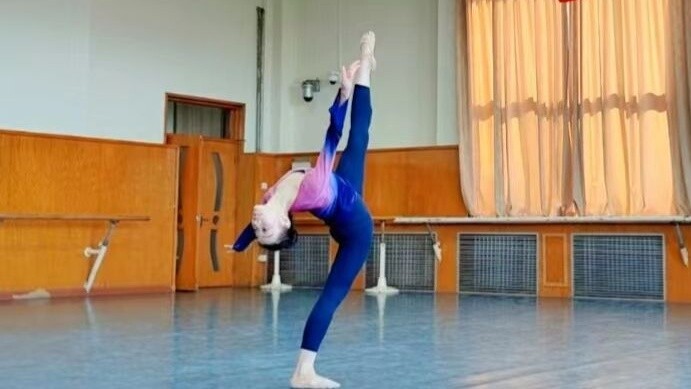 Ceiling level! Special skills display - "Peach Blossom Letter" original dance · Yang Qian