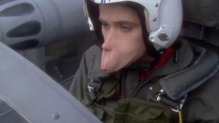 How fast is this fighter jet? The pilot took off his mask and his mouth shape changed.