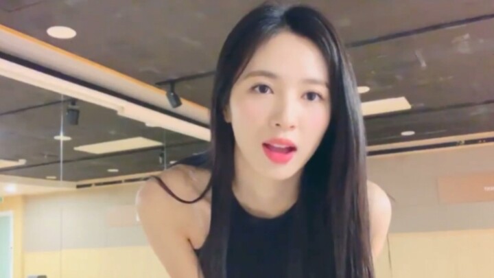 ซู่ จื้อหยวน เต้นรำไปกับเพลงฤดูร้อนของหยู่ เชา [CherryBullet] "Boogie Up" สด 230813