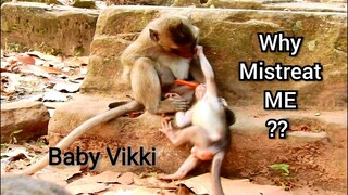 MG!! Why Baby Vikki Mistreated Too Hurt By Her Sister?, Little Monkey Pull Baby Vikki Out To Under