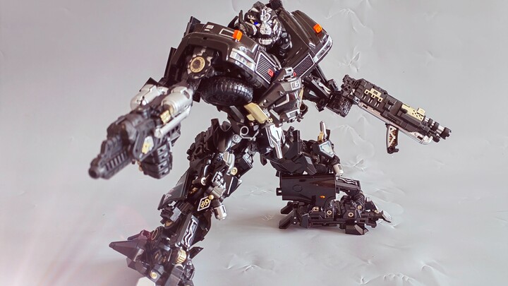 Transformers M06 Ironhide - bukan kulitnya, hanya membuang-buang barang