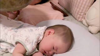 A new way to coax your baby to sleep: knock a hammer and the world will be quiet~