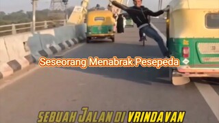 Seseorang menabrak sepeda