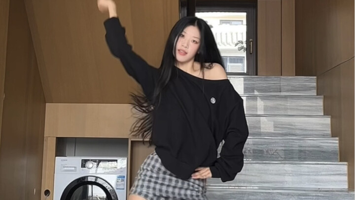 Jennie returns to Mantra with a quick flip + 0.5 slow tutorial, and finishes the dance tremblingly.