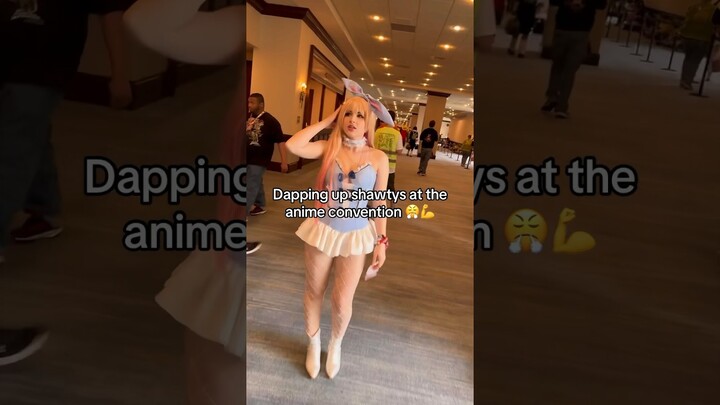 Dapping up 10s at the Anime Convention #anime #cosplay #convention