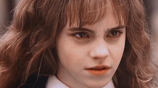 Kelas terburuk Hermione adalah ramalan, saya pikir itu karena dia tidak percaya pada takdir!