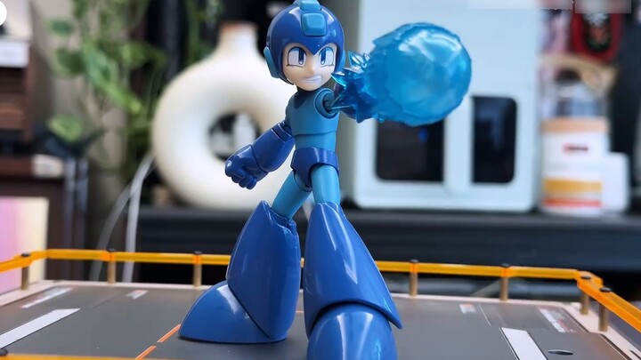 แค่บอกราคา 2xx ครับ มีใส่อัลลอยด์ให้ด้วย ข้อต่อเป็น ball joint ทั้งหมดครับ Threezero MDLX Rockman [ส