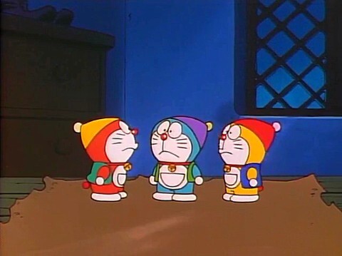 Tiga Doraemon kecil?