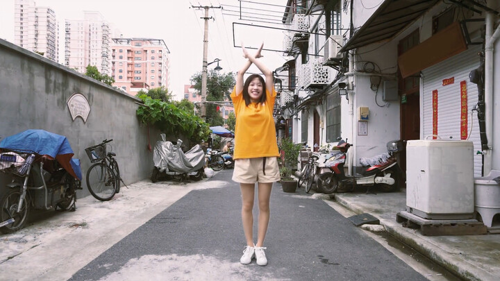 Gadis Taiwan Menari "Asosiasi Putus Cinta" di Gang Shanghai