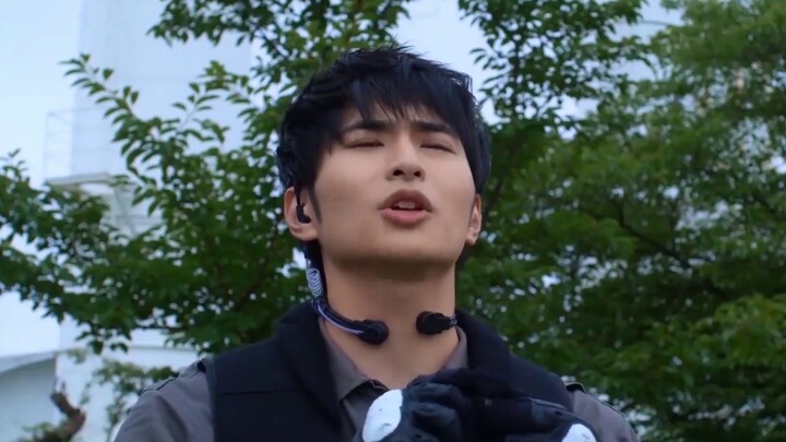 Di Ultraman Zeta episode 16, Zetta Delta Claws resmi muncul, dan perlengkapannya diberikan oleh penj