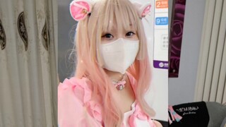 Tôi đã gặp một phụ nữ cosplay ở ga tàu điện ngầm. Chắc chắn là một vẻ đẹp tuyệt vời.