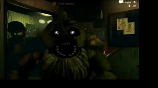 Khi bạn đang chơi Five Nights at Freddy's và được kết nối với tai nghe Bluetooth của bố bạn