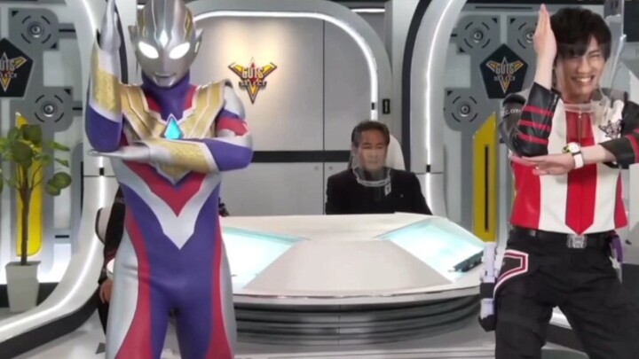 Comparison between Ultraman Triga's press conference and Ultraman Deckard's press conference