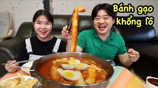 Vlog 405| Hoon tự tay nấu BÁNH GẠO KHỔNG LỒ để làm Quyên vui