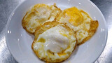 [Food]Making fried eggs servede in hotels