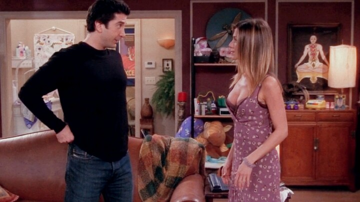Rachel's postpartum body is hot! Ross sees drooling~