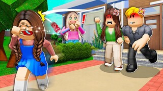 Family Kicked Out Their UGLY Daughter.. I Changed Her LIFE! (Roblox)