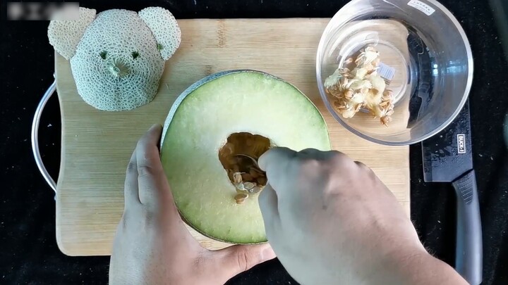 [Mom sees crafting] How many steps does it take to turn a cantaloupe into a bear?