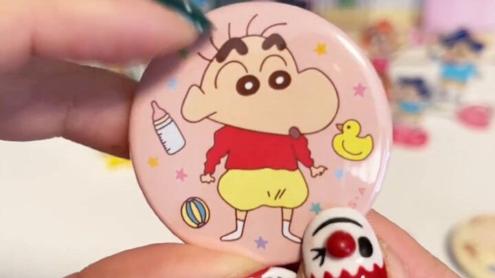 "Crayon Shin-chan peripherals" card blind box and badge blind box