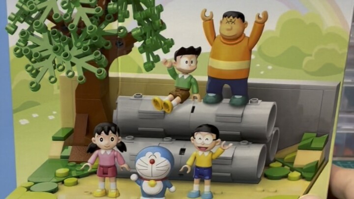 A set of 5 Doraemon figures~