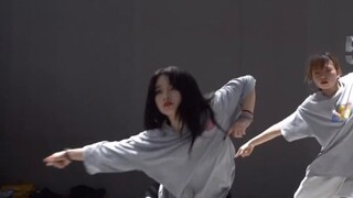 Sudah lama sejak saya memposting video dance!