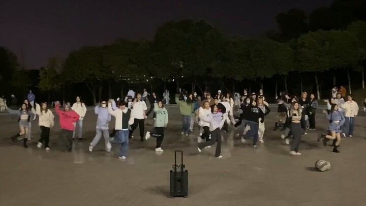 The atmosphere is explosive! The fourth random dance of the folk version of Southwest University of 