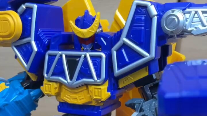 Bandai DX King of Thorns Fully Movable Version [Zyuden Sentai Kyoryuger]