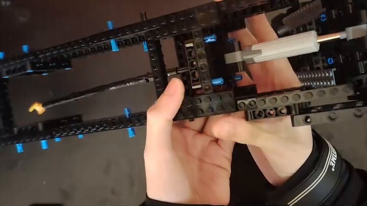 Kemajuan baru dari MOC Lego Banshee terbesar di dunia, dengan rangka kaki yang dapat digerakkan dan 