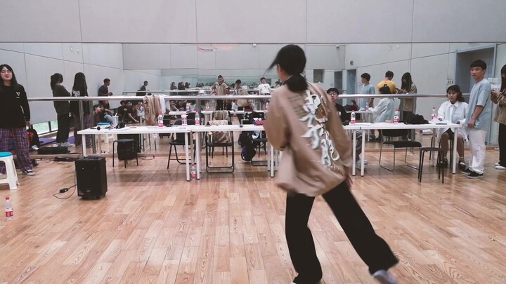 [Aqi from Beiyou Ecell Street Dance Troupe] Just right - the explosive dance video in the promotiona