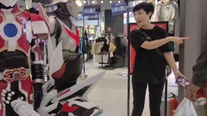 Hành vi khó hiểu của Kamen Rider