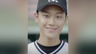 Tặng hoa anh trai 1 nhành chứ bạn thân anh trai thì 1 bó prisonplaybook leedohyun jungkyungho parkhaesoo bhdkbiz phimhanquoc