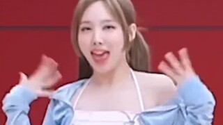 The energetic bunny! CODY is back to youth! In great shape! Lim Nayeon Talk that Talk straight shot 