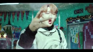 STRAYKIDS- CHRISTMAS EVIL